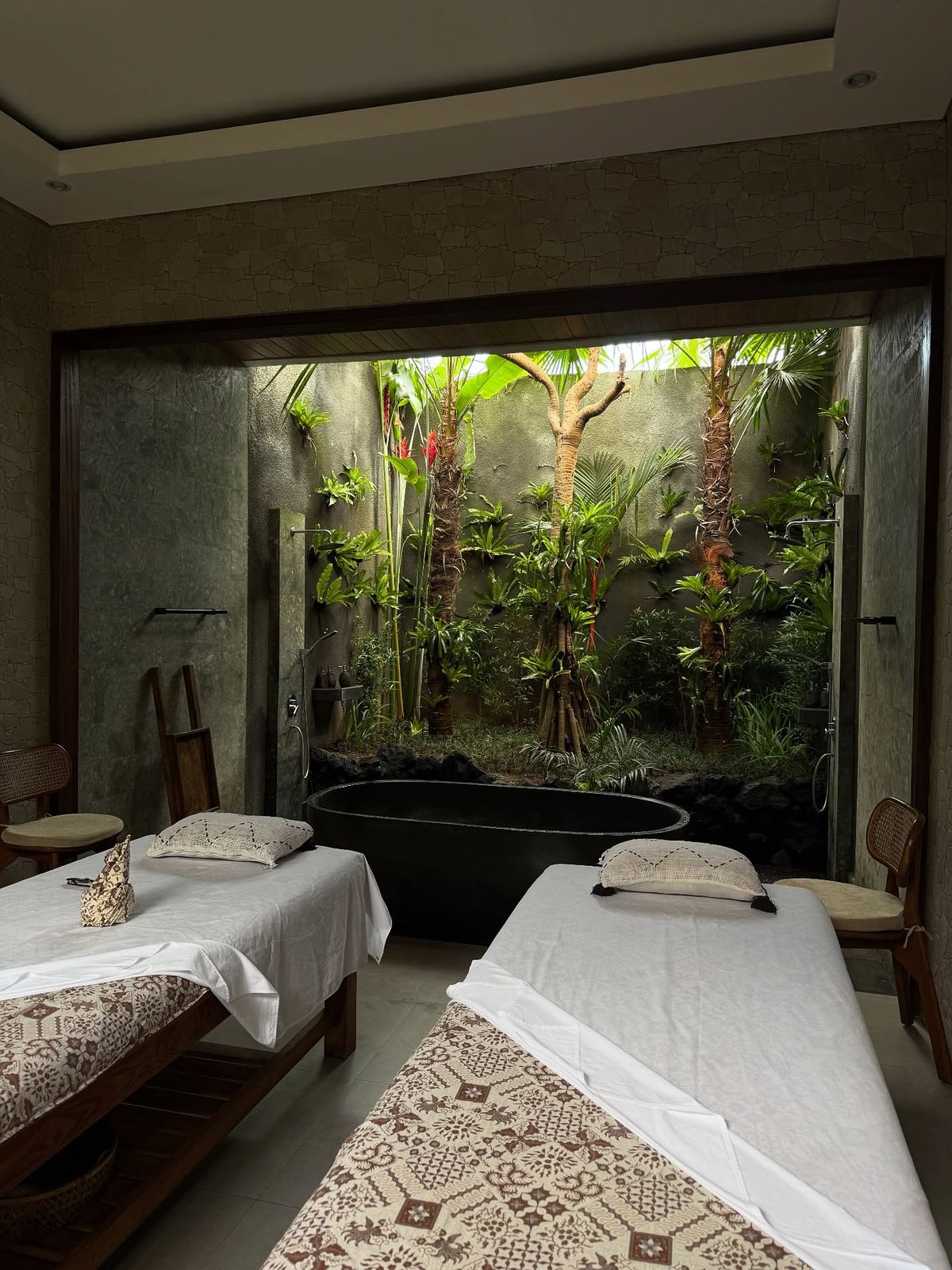 Spa bed and relaxation space
